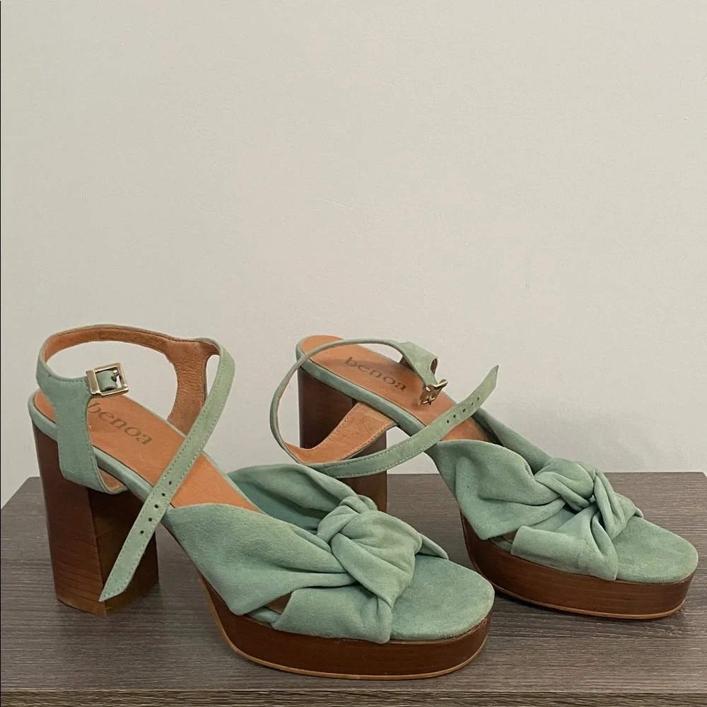 🌿✨BENOA Sage Green Suede Platform Heels - Picture 9 of 11